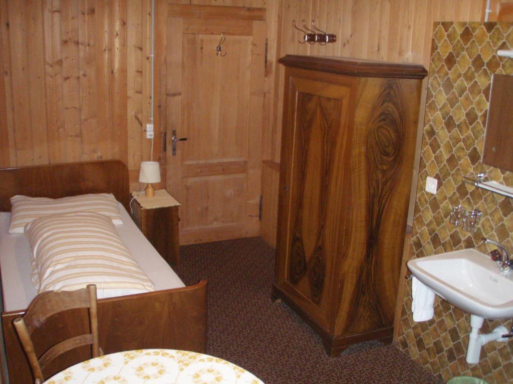 Hotel Posthaus Urigen Unterschächen Zimmer foto