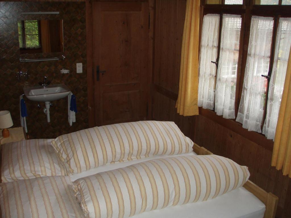 Hotel Posthaus Urigen Unterschächen Zimmer foto
